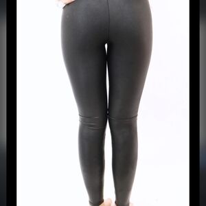 ALUNALEVI Faux leather leggings 😍 black size Small